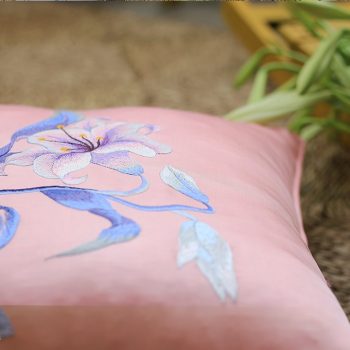 Gối thêu hoa ly - Gối sofa cao cấp