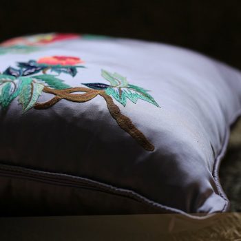 Gối thêu hoa mẫu đơn - Gối trang trí decor