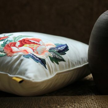 Gối thêu hoa mẫu đơn - Gối sofa cao cấp