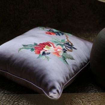 Gối thêu hoa mẫu đơn - Gối trang trí decor