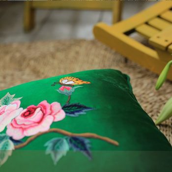 Gối thêu hoa trà - Gối sofa cao cấp