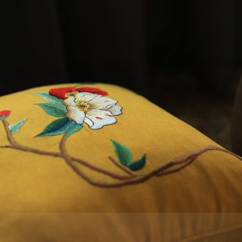 Gối thêu hoa trà - Gối sofa cao cấp