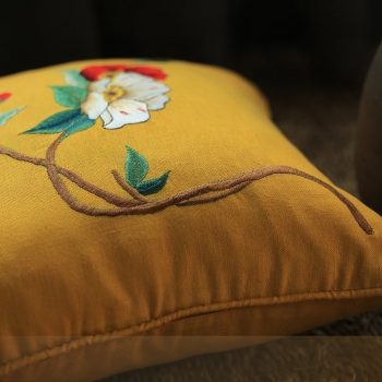 Gối thêu hoa trà - Gối sofa cao cấp