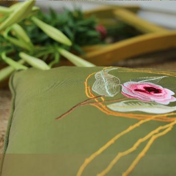 Gối thêu hoa trà - Gối sofa cao cấp