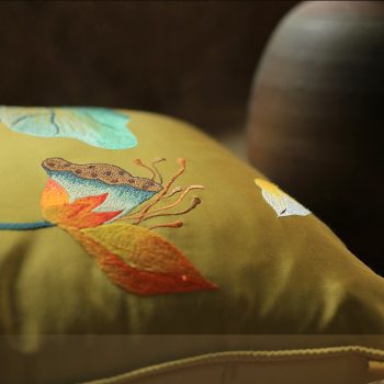 Gối thêu hoa sen - Gối thêu tay cao cấp