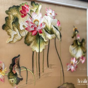 Tranh thêu hoa sen - Tranh thêu tay cao cấp