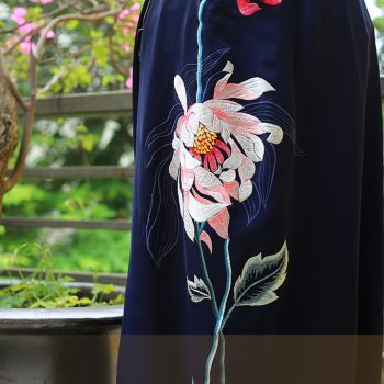 Áo dài thêu hoa sen