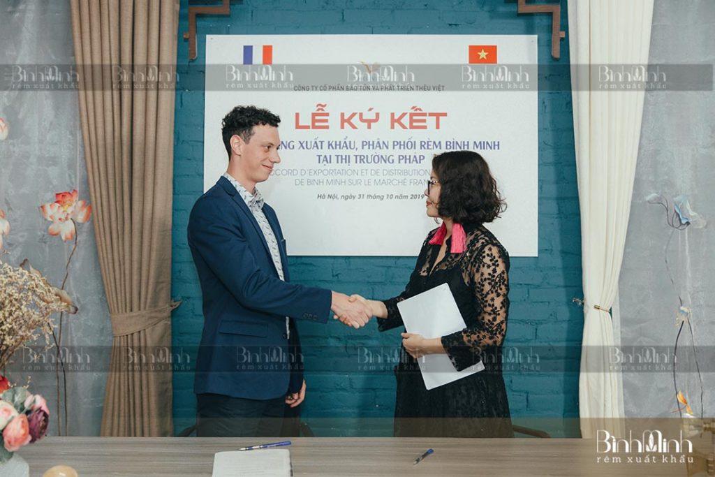 Ông Mickael Gandecki, đại diện thương mại của Cyrillus Ông Mickael Gandecki, đại diện thương mại của Cyrillus