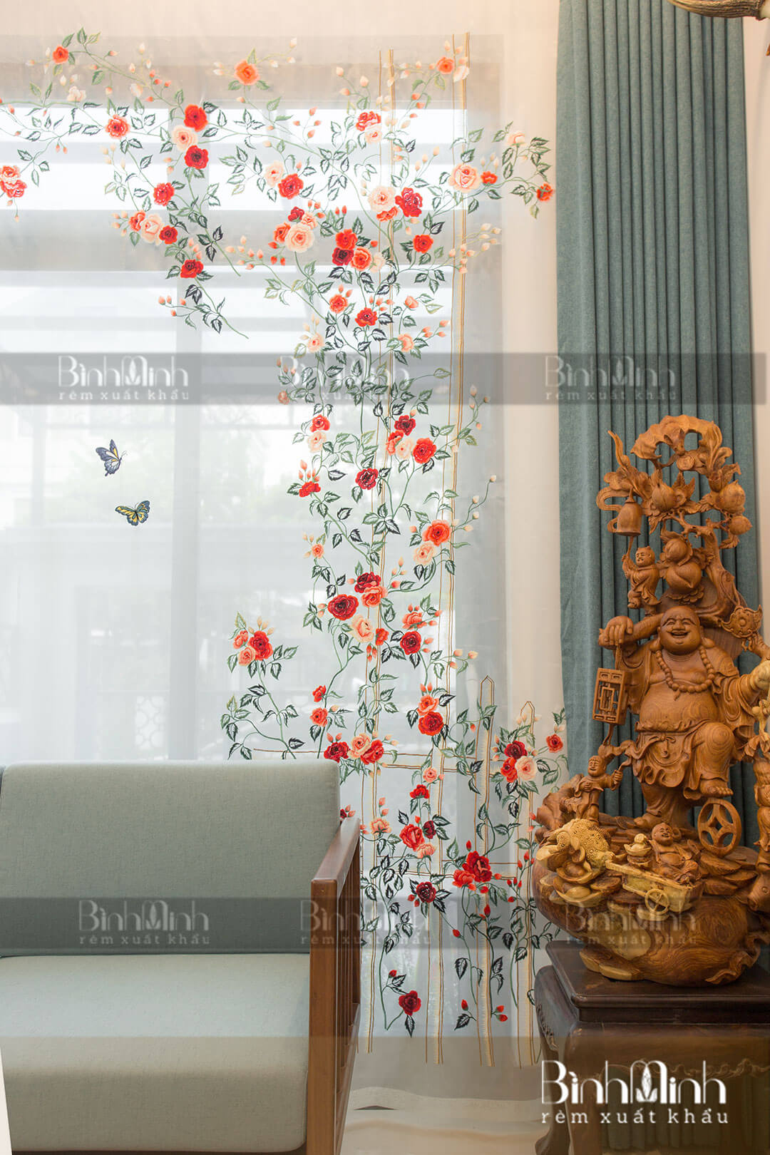 Rèm phòng khách biệt thự Ciputra với mẫu rèm thêu Vườn hồng