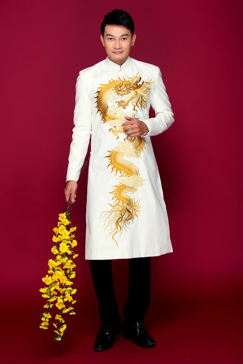 Áo dài nam thêu rồng là một trong những kiểu trang phục truyền thống đầy màu sắc và ý nghĩa của người Việt. Hãy xem hình ảnh liên quan để khám phá vẻ đẹp và giá trị văn hóa của kiểu áo dài này nhé.