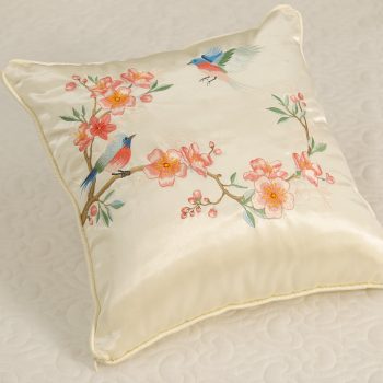 Gối thêu tay hoa đào